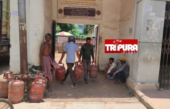 Exorbitant rise in Cooking Gas Price turned Extra burden on Common people Exorbitant rise in Cooking Gas Price turned Extra burden on Common people